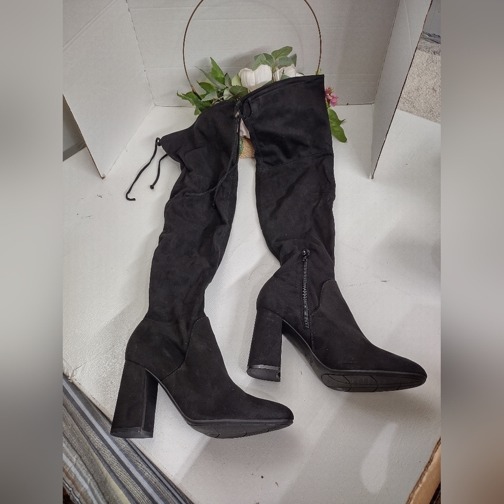 Elegant Black Knee-High Women's Boots